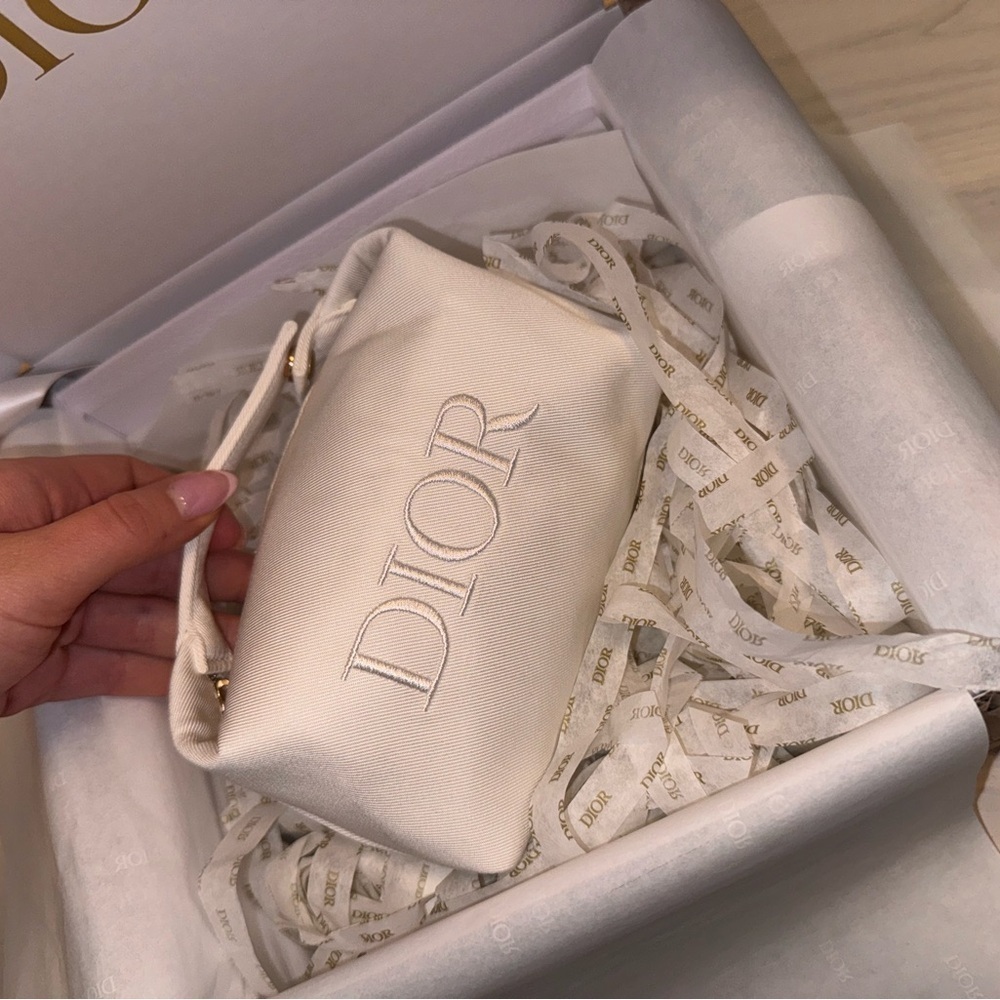 Dior White pouch 💗💗💗 - Picture 5 of 7